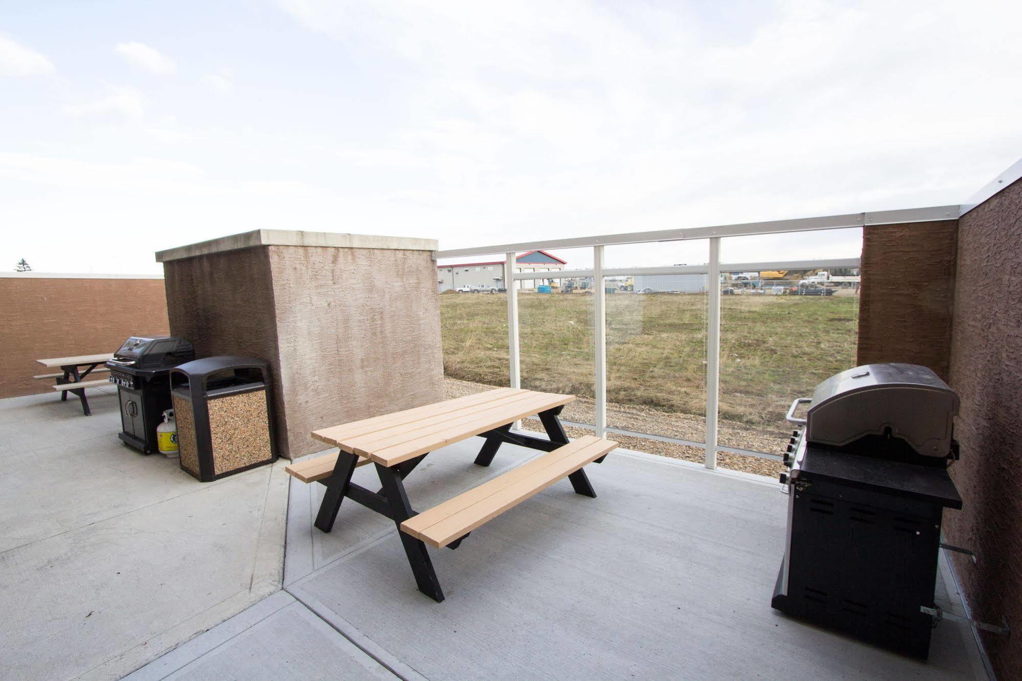 Service Plus Inns & Suites Drayton Valley Eksteriør billede